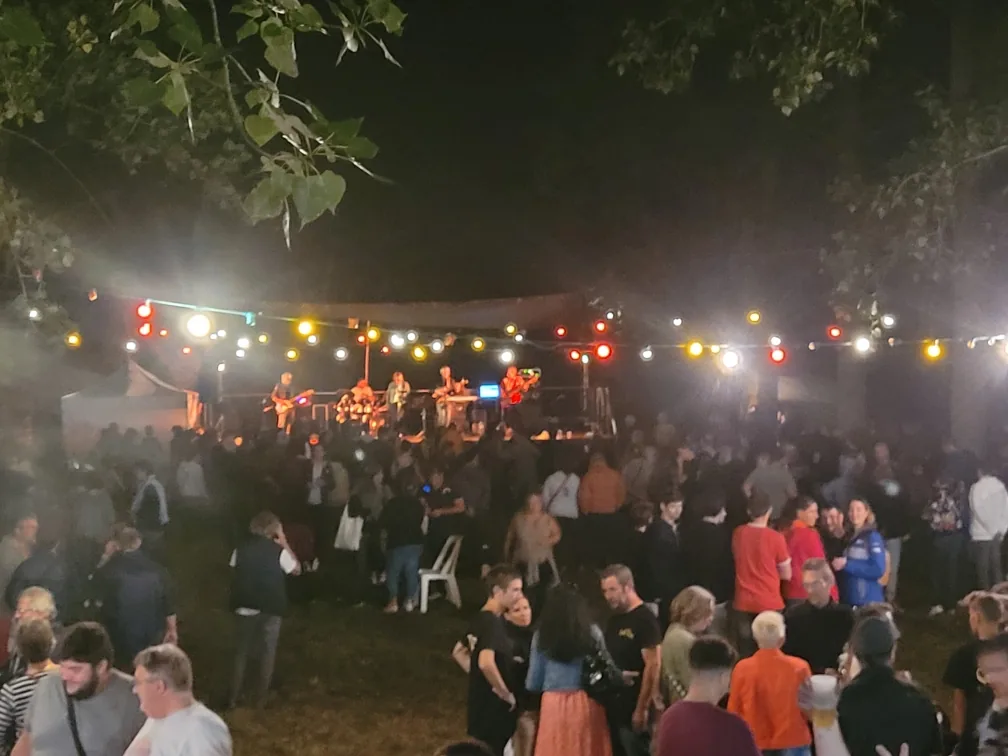Public du Festi'Biot 2023 à Le Mung
